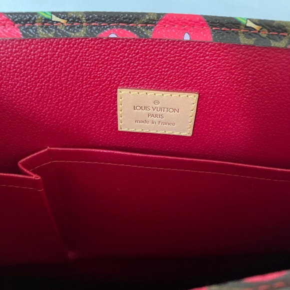 LV SAC PLAT MONOGRAM CERISE TAKASHI MURAKAMI - Picture 10 of 14
